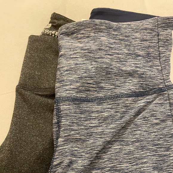 2 leggings 90 degrees and new balance size xs - Picture 4 of 4